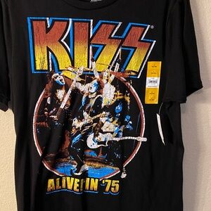 Size L Kiss Black Graphic Tee